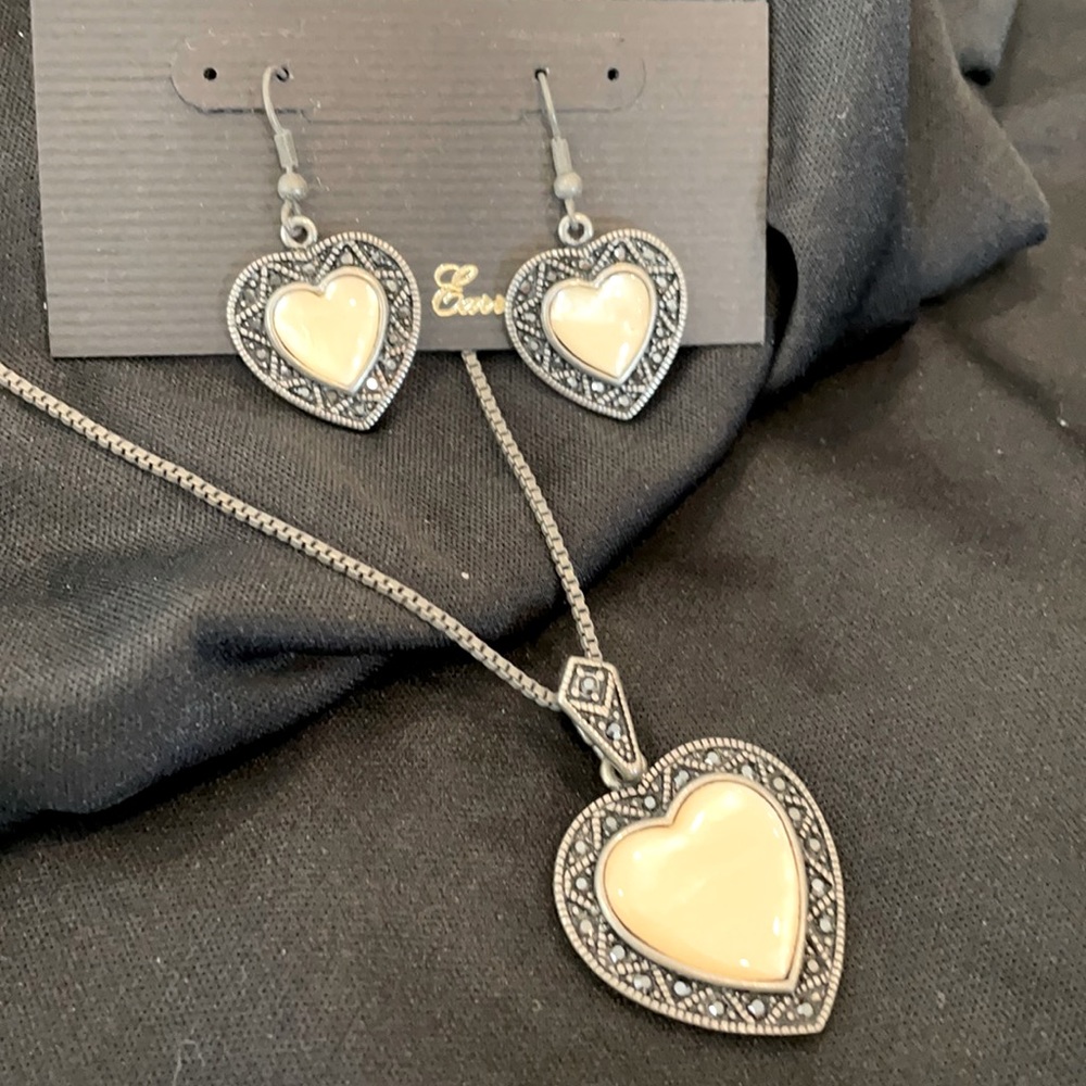 Necklace and earrings set